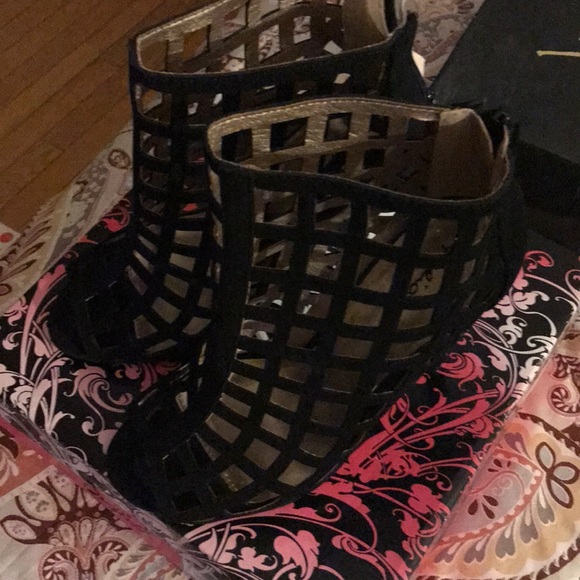 Shoes - Picture 3 of 3